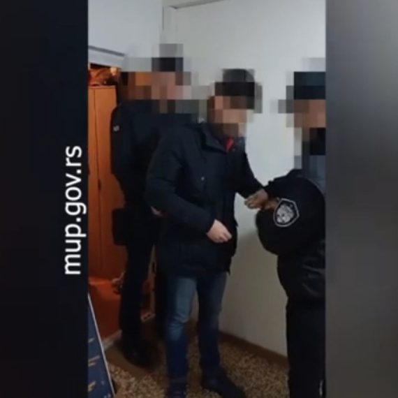 Police raided houses and apartments at the crack of dawn; Footage of the arrest of directors released VIDEO