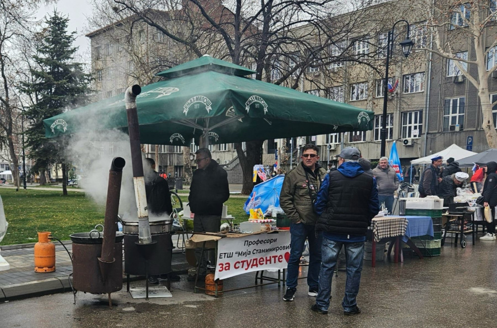 Studentski protest u Nišu: Kotlići i trubači na ulicama; Prebrojano 11.264 prisutnih FOTO/VIDEO