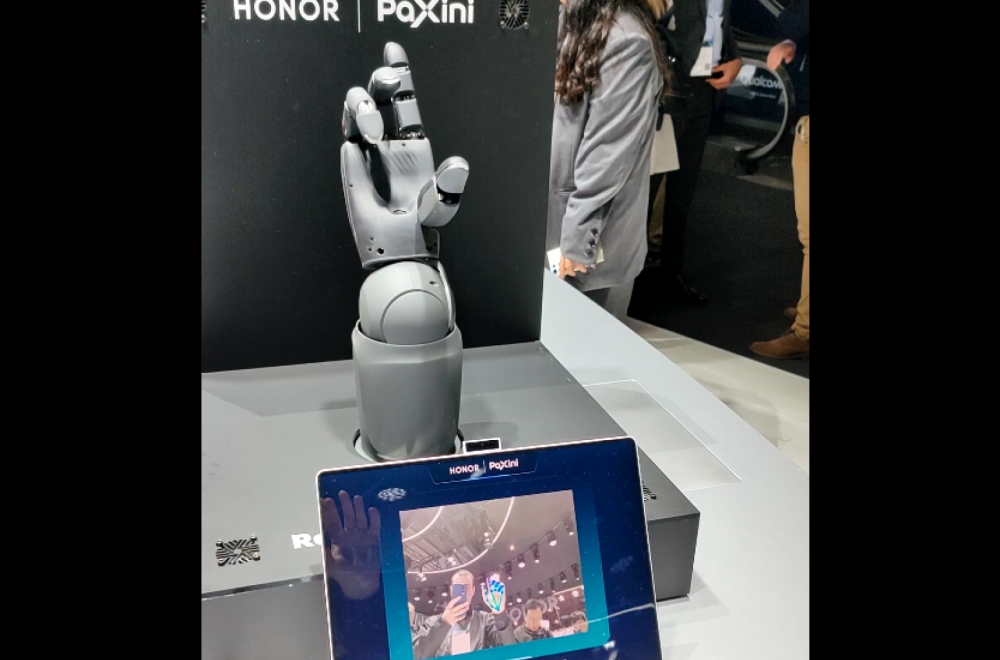 Kontrolisali smo robotsku ruku na MWC-u: Pogledajte kako je ispalo VIDEO