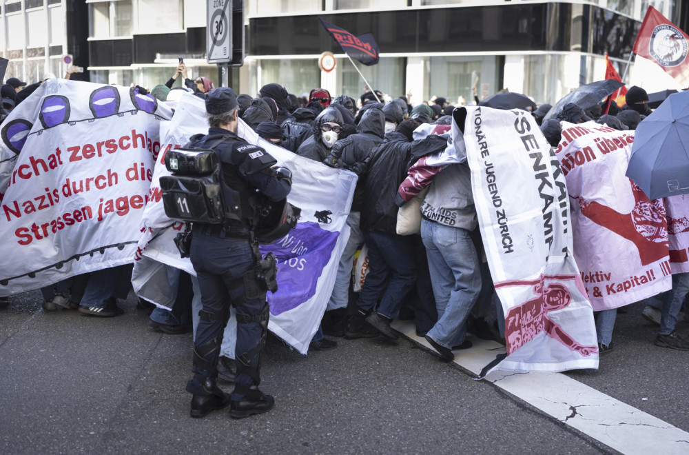 Policija u Cirihu koristila biber sprej i pendreke protiv učesnika neprijavljenih protesta