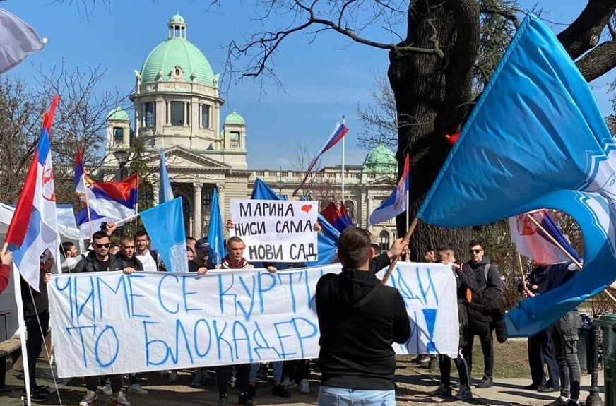 Studenti koji žele da uče u Pionirskom parku; Pristiže sve veći broj mladih, stigle kolege iz Novog Sada FOTO