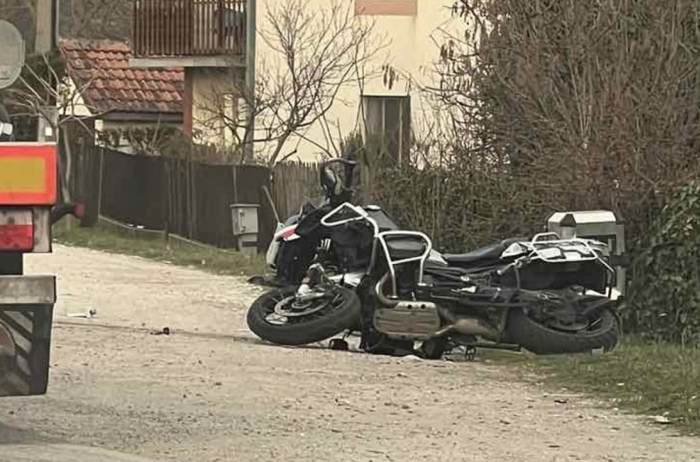 Motociklista teško povređen: Sudar motora, automobila i kamiona kod Čačka FOTO