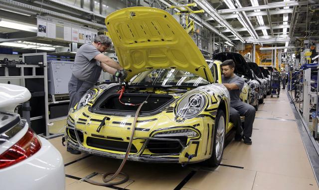 Porsche èasti zaposlene sa po 8.911 €