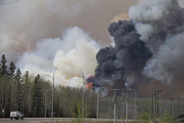 Besni požar u Kanadi, evakuisana još tri naselja / FOTO