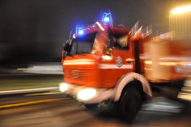 Gorela škola kod Svilajnca, povređena dvojica vatrogasaca