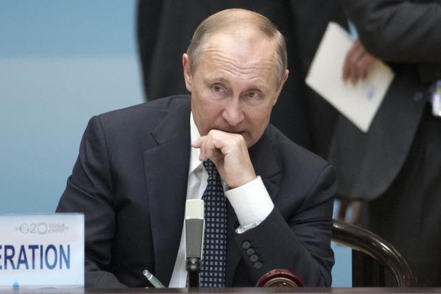 Putin: Dok svi pokušavaju da uèe Rusiju demokratiji...