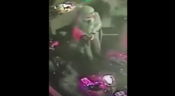 Objavljen snimak "Deda Mraza" tokom napada u klubu VIDEO