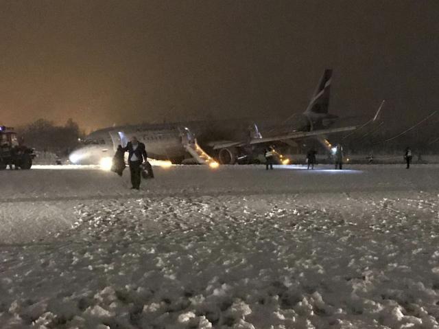 Rusija: Avion proklizao na snegu, zarobljeno 1.500 putnika