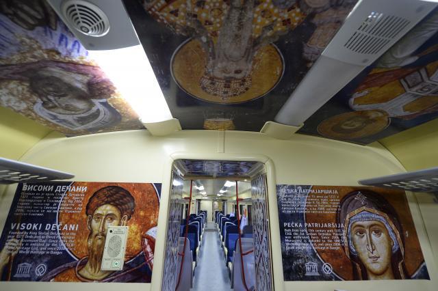 Komersant: Ruski voz sa srpskim freskama – "na pragu rata"