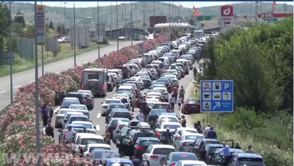 Više od 10.000 ljudi èeka ulaz u Grèku, izbili incidenti