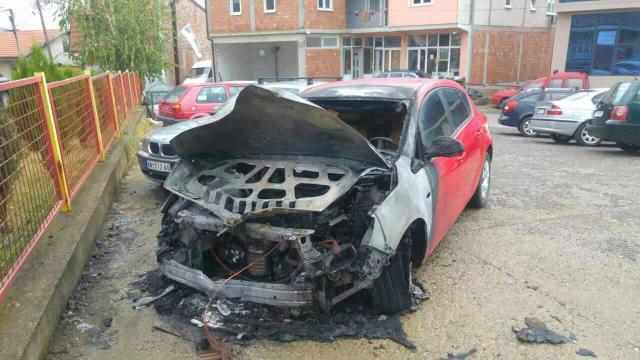 Izgoreo automobil bivšeg predsednika opštine Zveèan