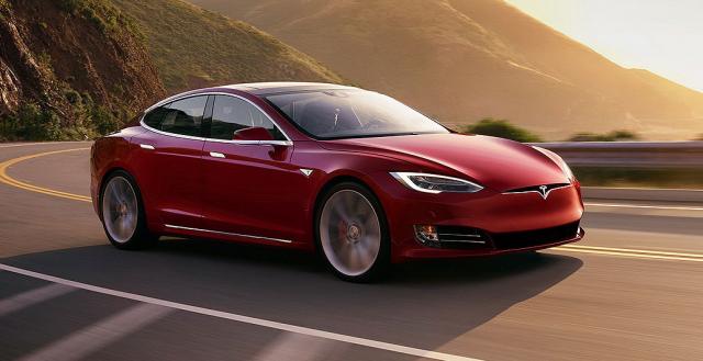 Tesla pomaže vlasnicima Modela S i X da pobegnu od Irme