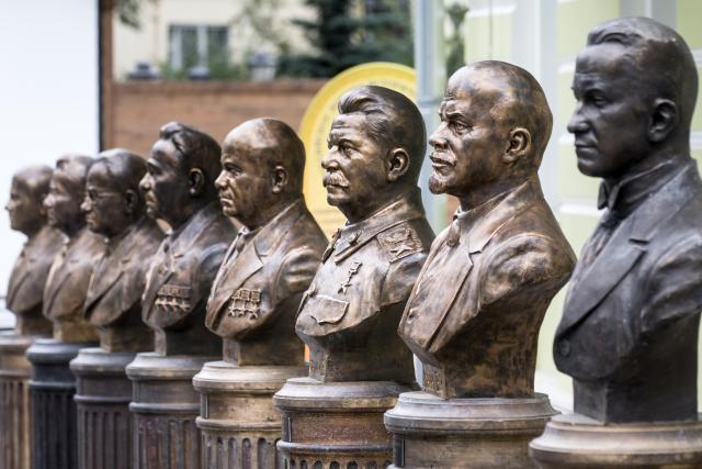 Staljin, Lenjin, Brežnjev i Gorbaèov u centru Moskve FOTO