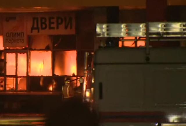 Moskva: Ogroman požar, eksplodirali i automobili / VIDEO