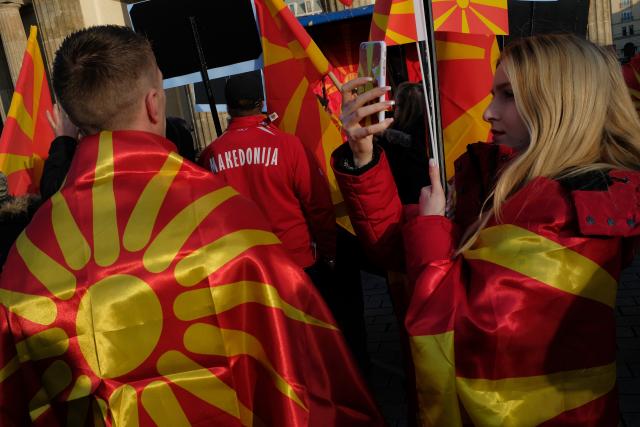 Makedonci skidaju table, nema "Aleksandra Makedonskog"