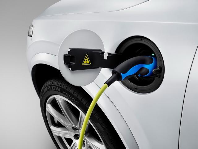 Naftni gigant tvrdi: 320 mil. vozila na struju do 2040.