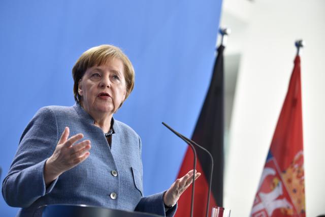 Merkelova Vuèiæu: Nije to srpska stvar