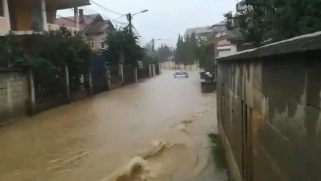 Poplavljeno više desetina kuća u Čačku / VIDEO