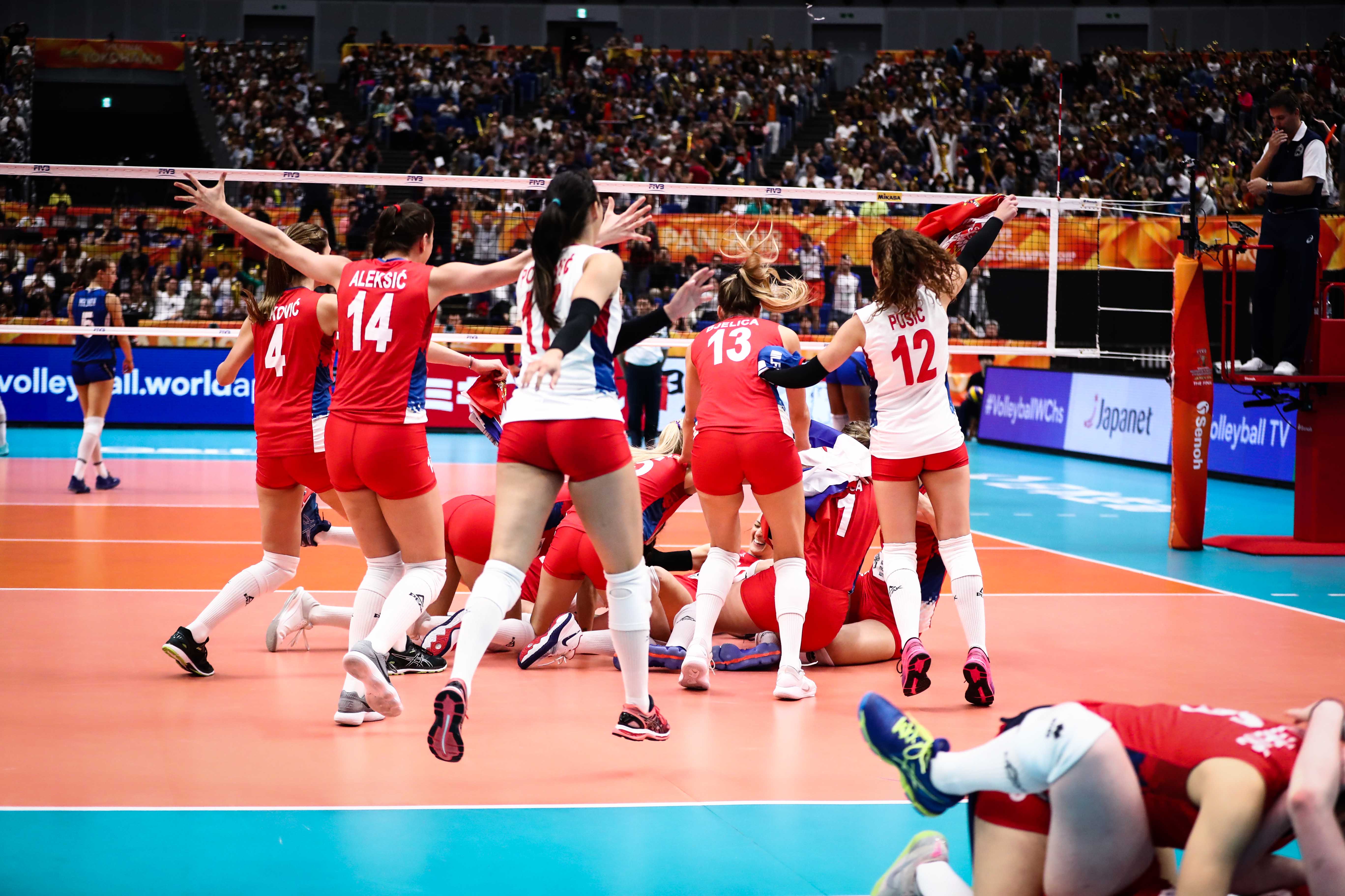 Волейбол женщины группа. Сербия волейбол женщины. Women's Volleyball Team Serbia. Сербская волейбольная команда Црвена звезда. Volleyball Team.