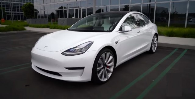Tesla Model 3 je klasa za sebe VIDEO