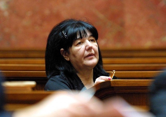 Court ruling against Milosevic's widow overturned