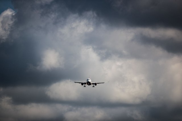 Avion na letu Pariz - Mumbaj nestao s radara, pa prinudno sleteo u Iran