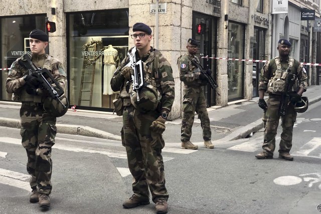 Francuska policija traga za "opasnim" osumnjièenim, objavljena njegova slika FOTO
