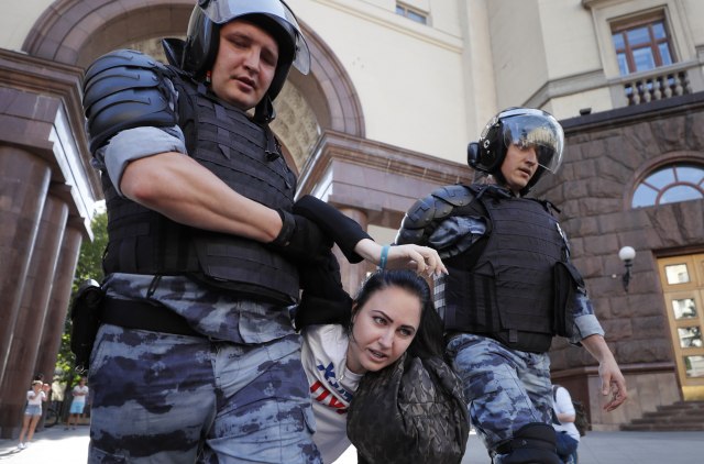 Uzvikivali "Rusija æe biti slobodna" - uhapšeno više od 1.000 ljudi FOTO