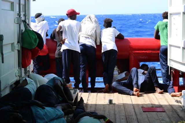 Postignut evropski dogovor o raspodeli 356 migranata s humanitarnog broda