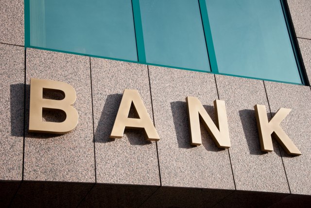 ANKETA: Sme li banka da naplaæuje proviziju za elektronsko plaæanje?