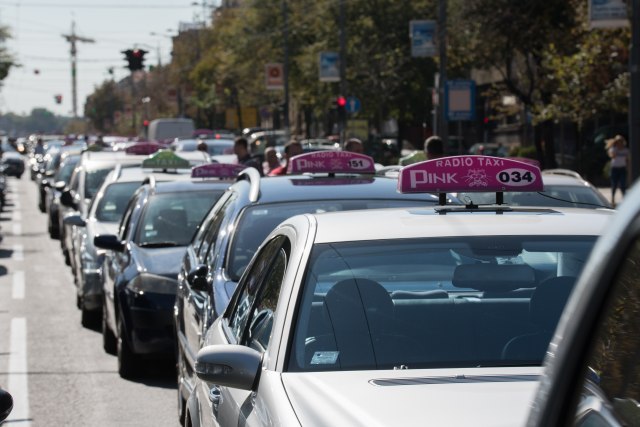 Taxi drivers in Novi Sad join the protest
