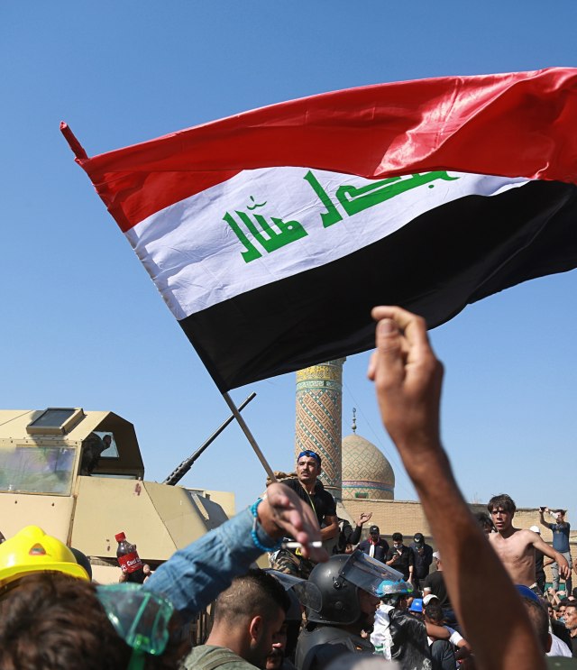 Antivladini demonstranti u Iraku blokirali ulaz u naftnu rafineriju