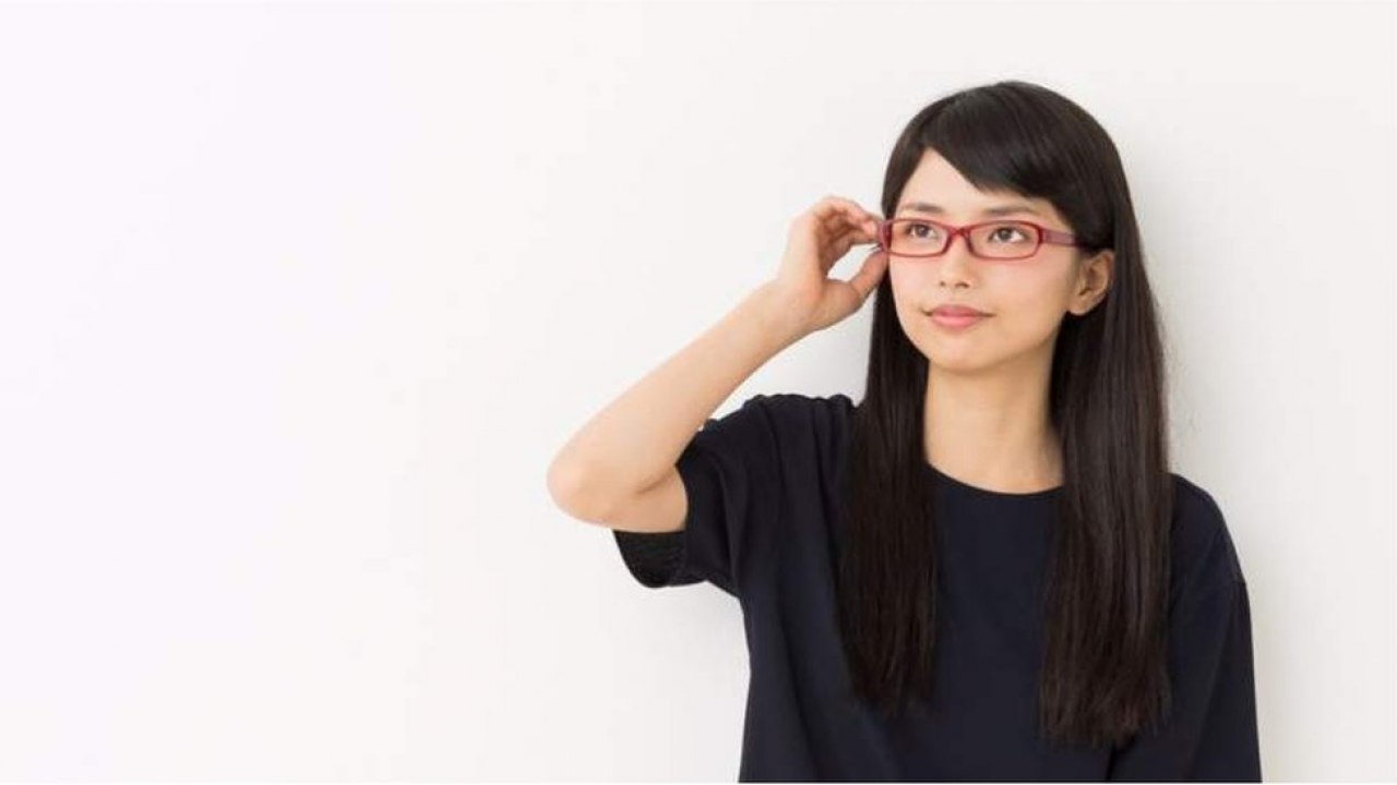 Японская женщина очки на работе