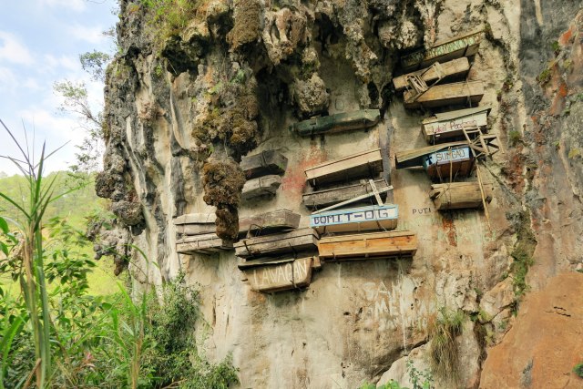 Kovèezi koji vise s litice: Obièaj na Filipinima koji postoji više od 2.000 godina