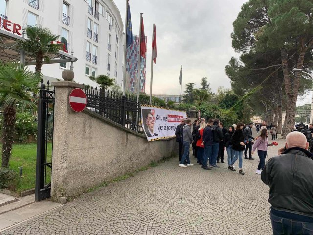 Protest in Tirana: Vucic 