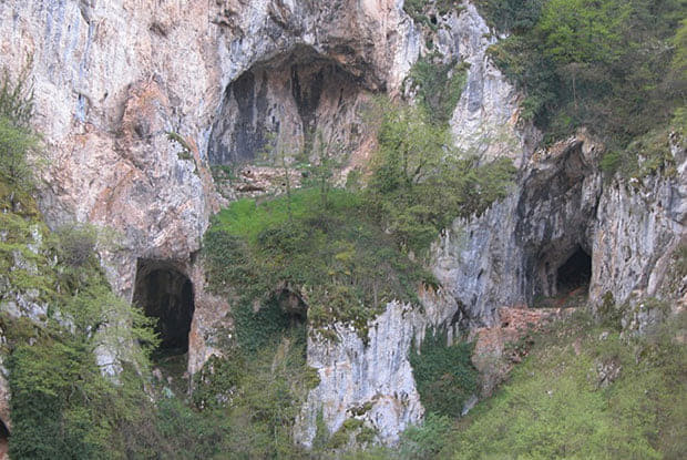 U isposnici Svetog Save kod Mileševca teče voda za koju se veruje da leči slepe, bolesne, a nedostupna je grešnicima