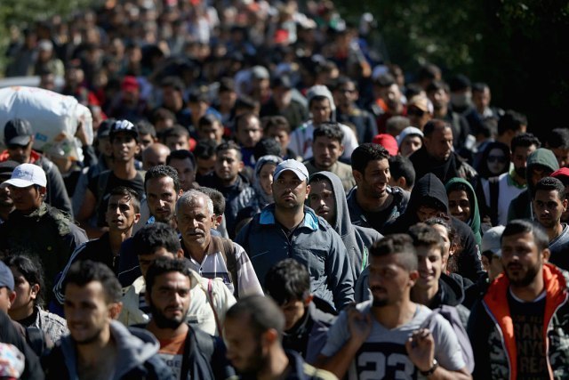 Policija iscrpljena, a na ulicama više od oko 7.000 migranata