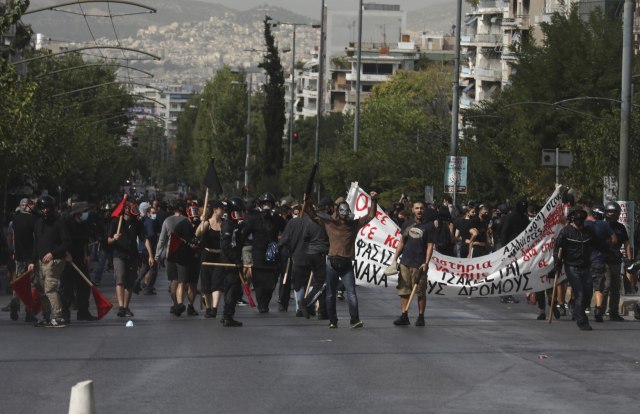 Atina pod opsadom policije, veæ baèen suzavac FOTO/VIDEO
