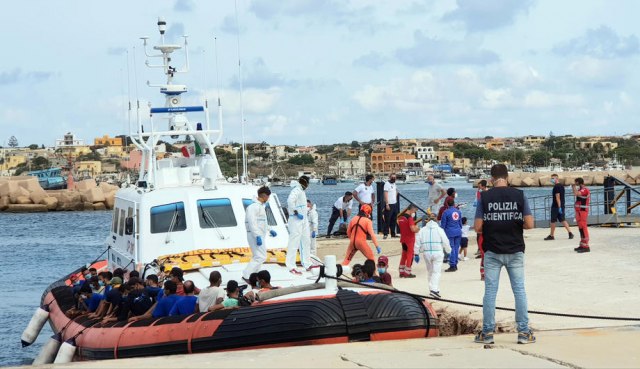 Rasturen lanac krijumčara migranata, uhapšeno 19 osoba