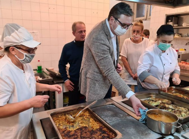 Vučić: Now I pretend to be cooking, tomorrow discussing key political issues PHOTO