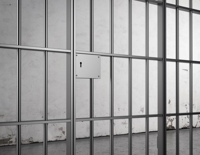 Prva kazna za torturu: Èuvar zatvora završio s druge strane rešetaka
