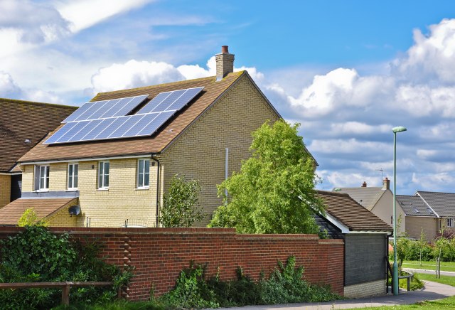 Svaka kuća i stan moći će da proizvode struju solarnim panelima: Evo koji su uslovi