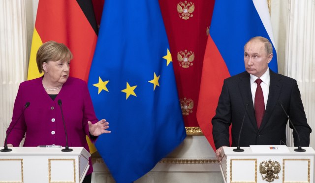 Merkelova i Putin razgovarali telefonom: Šta je zatražila nemaèka kancelarka?