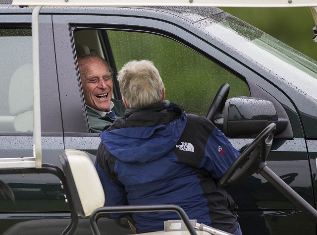 Princ Filip – pasionirani vozač: Od kočije do Land Rovera FOTO