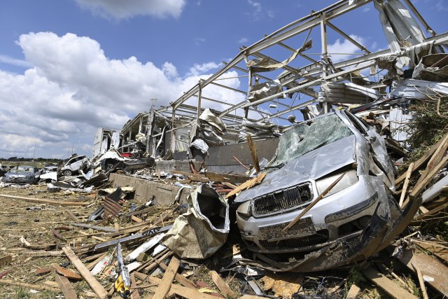 Češku razorio tornado: Oštećena elektrana, proglašeno vanredno stanje FOTO/VIDEO