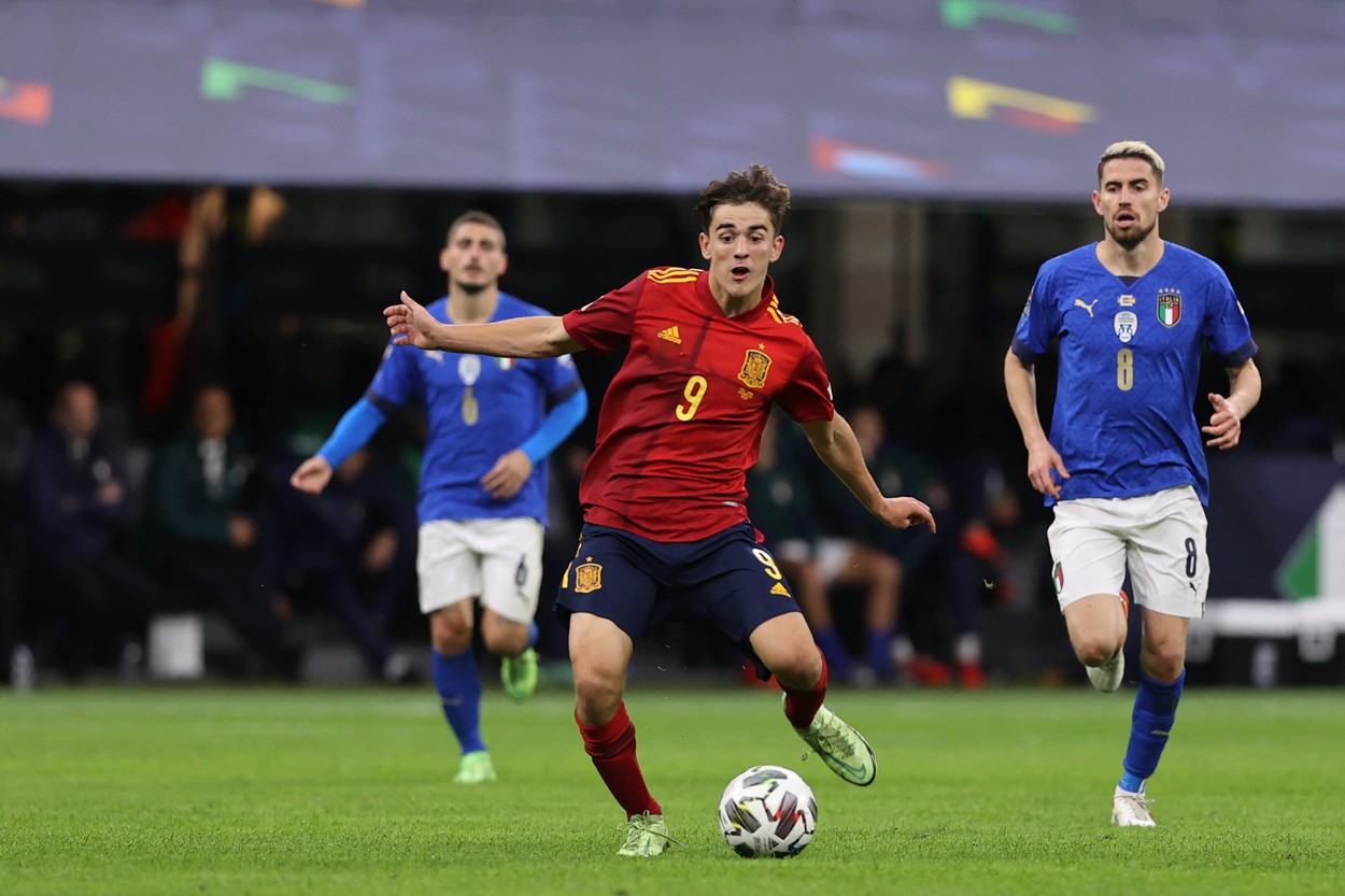 Spain vs italia. Футболист Гави Испания. Гави сборная Испании. Футбол сборная Испания Гави. Пабло Гави футбол.