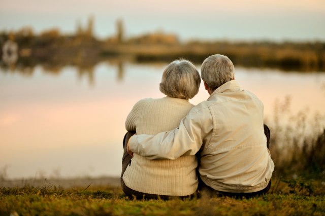 Traži se braèni par sa 50 i više godina zajednièkog života