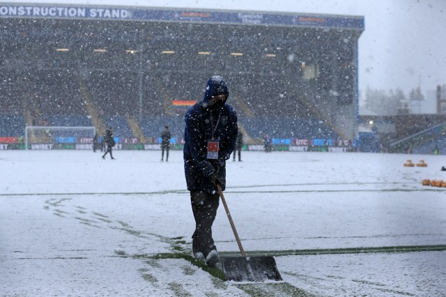 Sneg doèekao Totenhem – utakmica je odložena FOTO