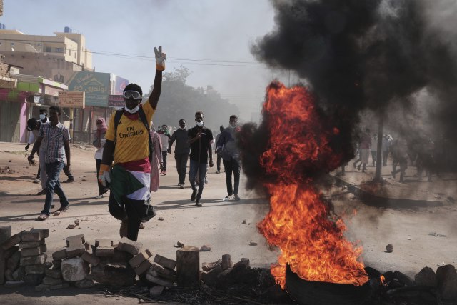 Napetost u Kartumu ne jenjava; ubijena tri demonstranta
