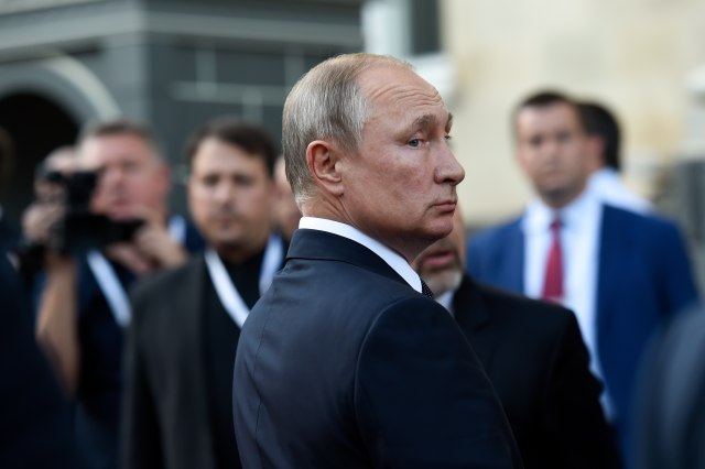 Putin izlazi meðu svet; ide na sahranu
